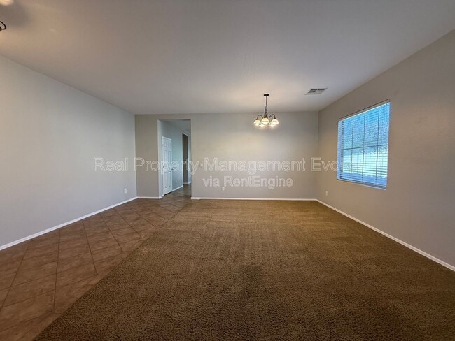 Foto del edificio - 1315 E Walnut Rd