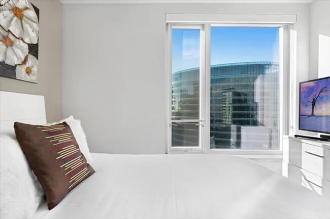 Foto del edificio - 100 Pier 4 Blvd.