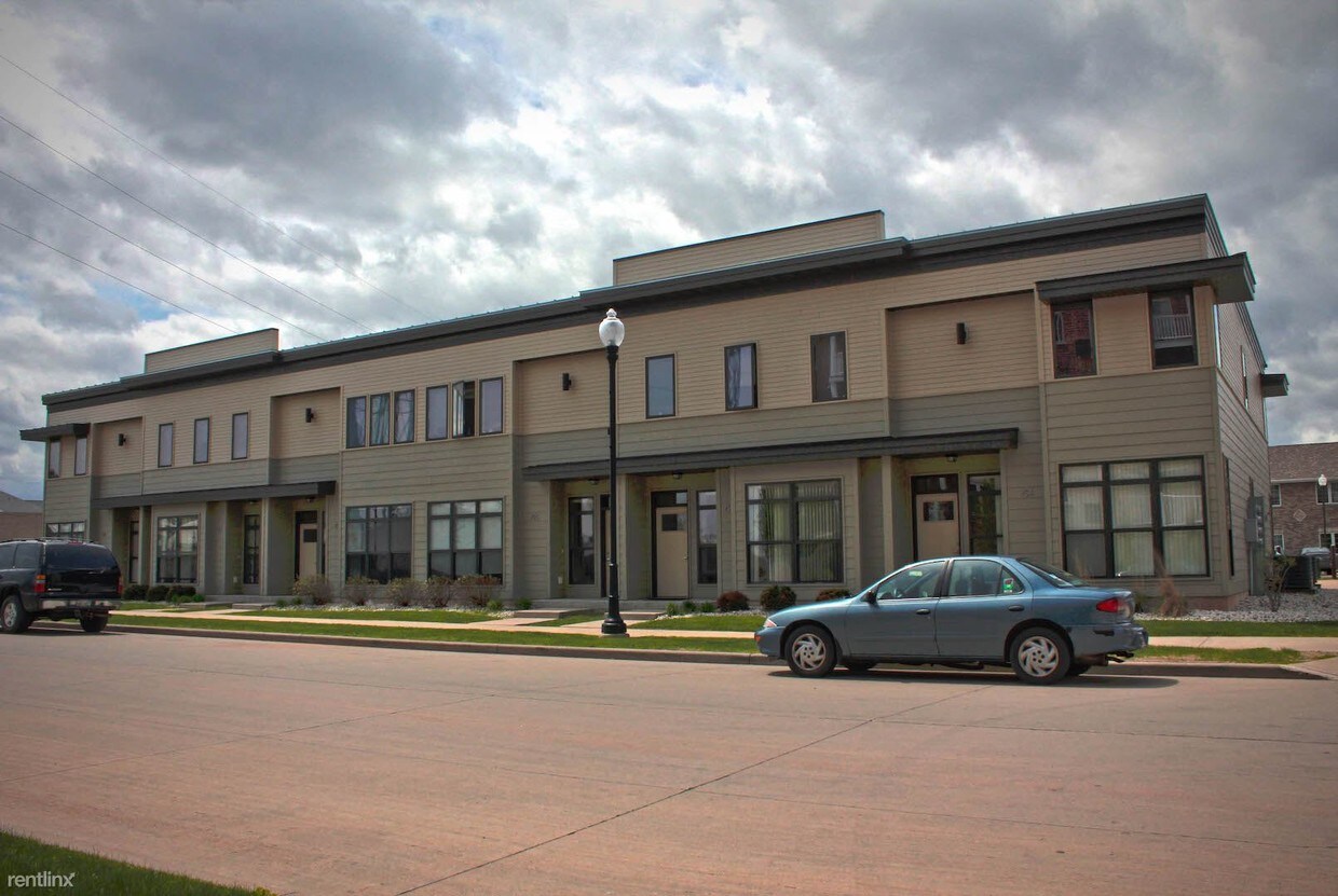 Primary Photo - 95 Dawes St