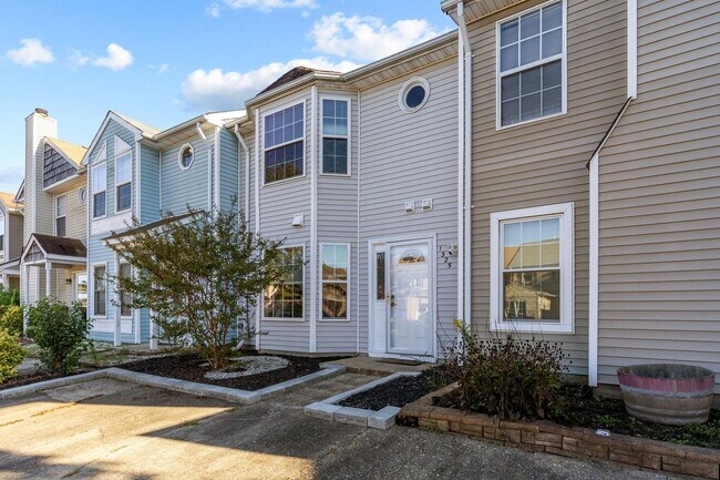 Foto del edificio - Charming and updated Virginia Beach townho...