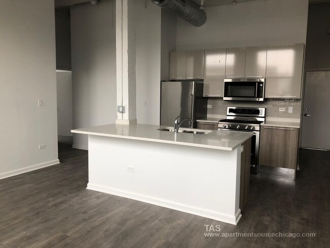 Building Photo - 930 W Dakin St