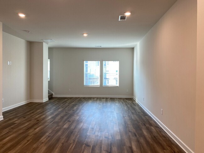 Foto del edificio - Room in Townhome on Tears Ln