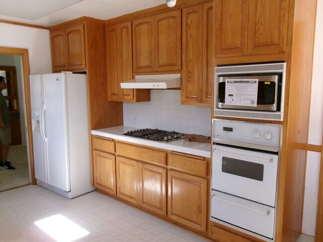 Building Photo - 9621 Cloverwood St