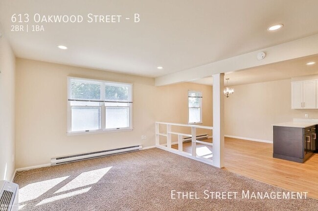 Building Photo - 613 Oakwood St