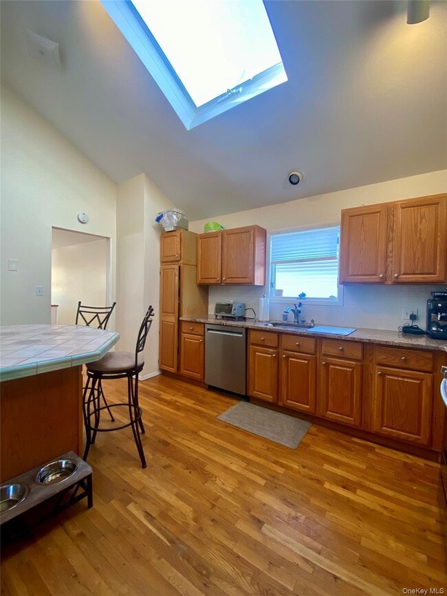 Foto del edificio - 641 E Olive St