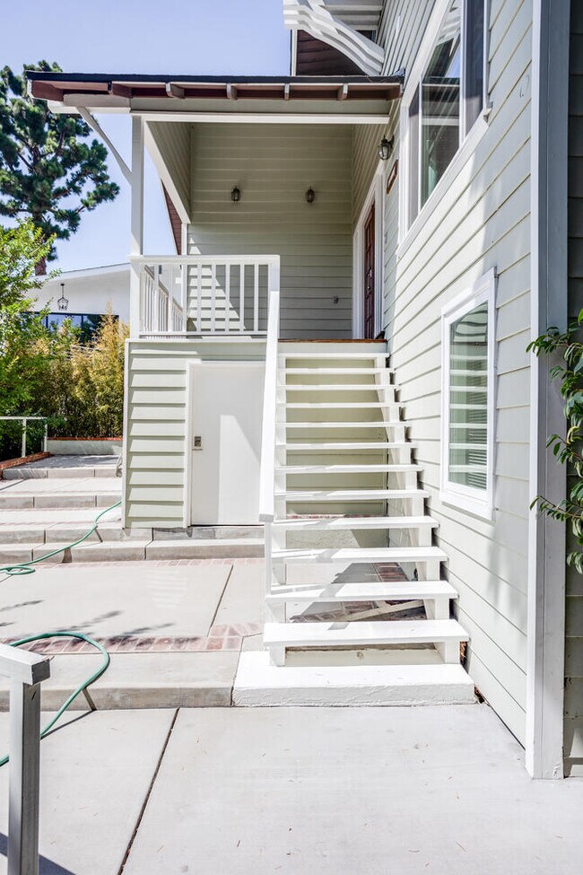 Building Photo - 2176 Argyle Ave