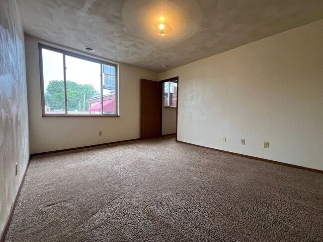 Foto del edificio - Large 1 Bedroom Apartment in South Oakland! Call Today to Schedule an Appointment!