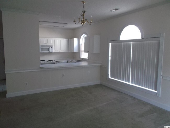 Building Photo - 4655 Magnolia St