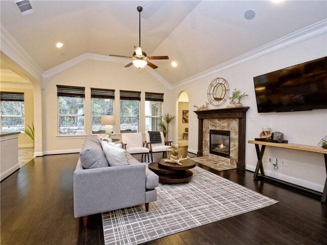 Building Photo - 9001 Villa Norte Dr
