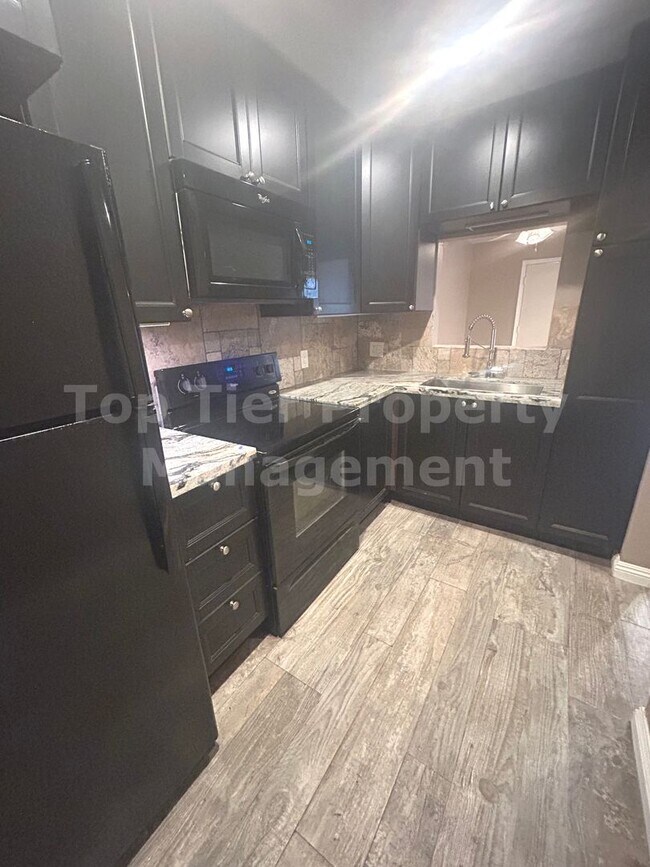 Foto del edificio - ***Remodeled, 1st Floor Studio Apartment in the Heart of Mission Valley - Available NOW***