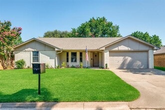 Building Photo - 1015 De Pauw Dr