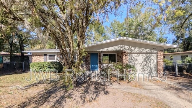 Building Photo - 655 8th St W