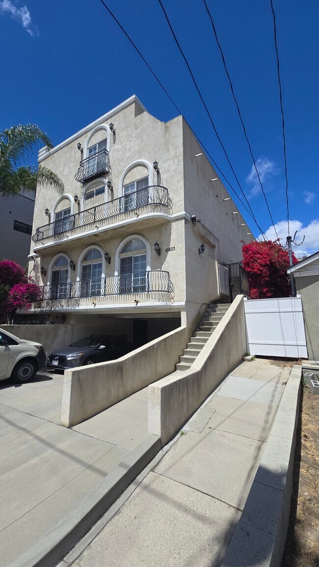 Foto del edificio - 10833 Kling St