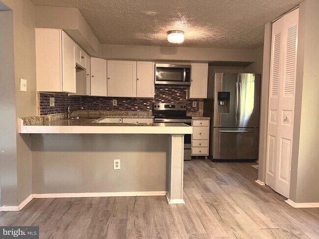 Foto del edificio - 8104 Willowdale Ct