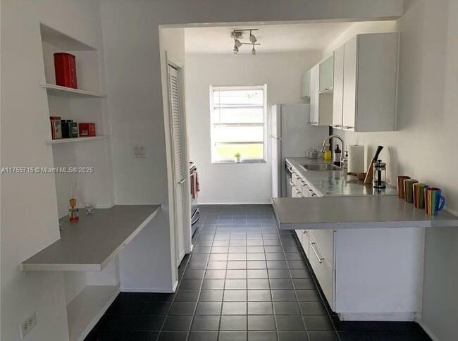 Foto del edificio - 424 NE 82nd St
