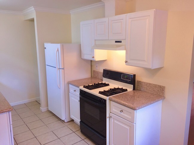 Building Photo - 411 Douglas St