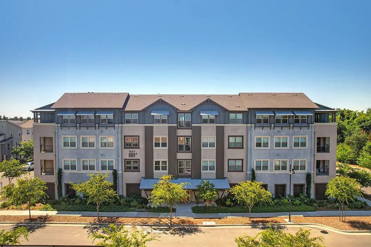 Foto principal - Premier 2/2 Condo in The Cannery- $500 OFF...