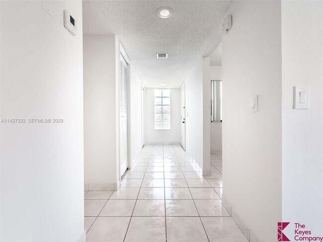 Foto del edificio - 357 Lakeview Dr