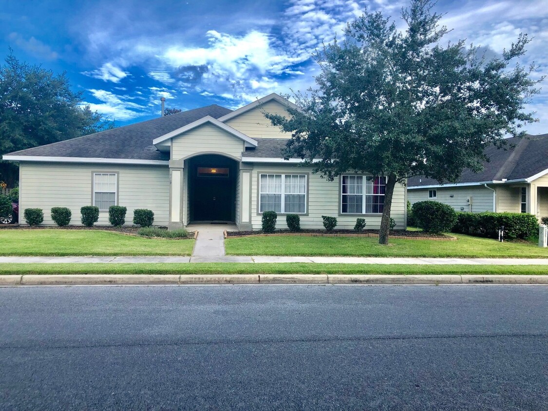 Foto principal - 4BR/2BA in Sorrento with large, fenced-in ...
