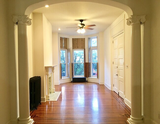 Foto del edificio - For Rent: Charming Living on St. Paul Street MD 21218 – Your Urban Retreat Awaits!