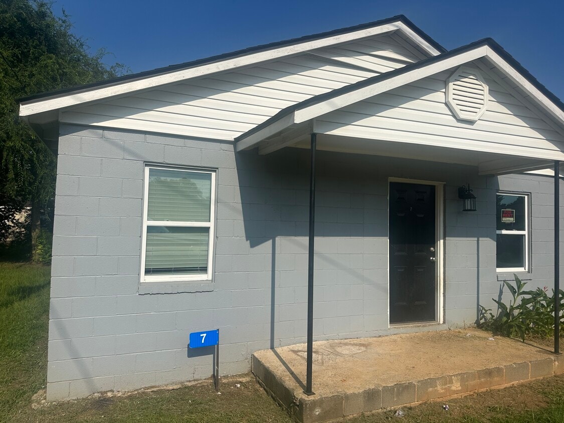 Building Photo - Poplar Street Hawkinsville