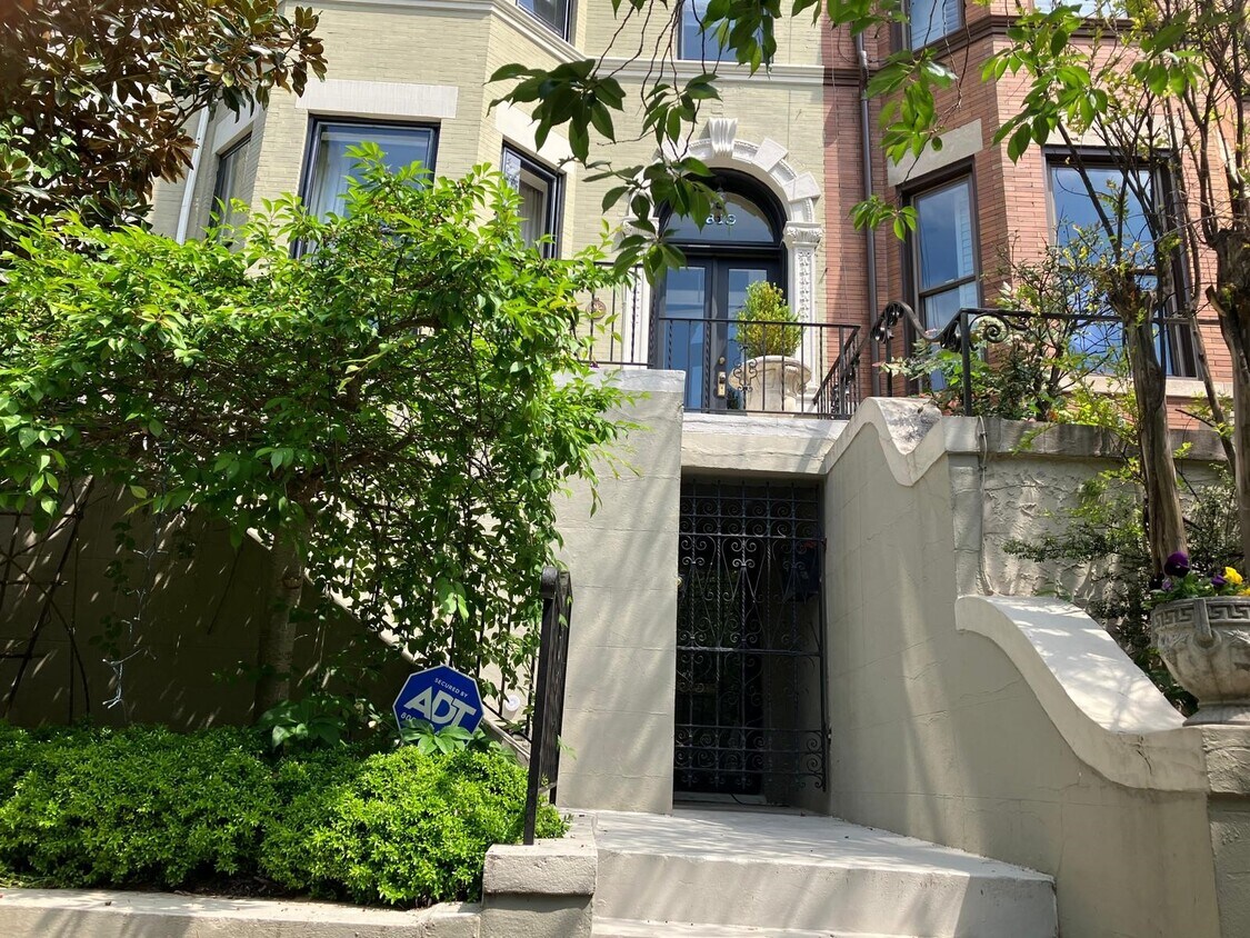 Foto principal - 1813 24th St NW