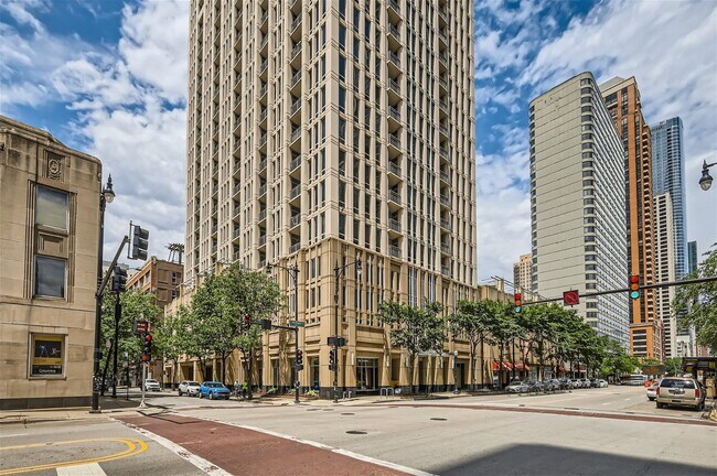Foto del edificio - 1250 S Michigan Ave