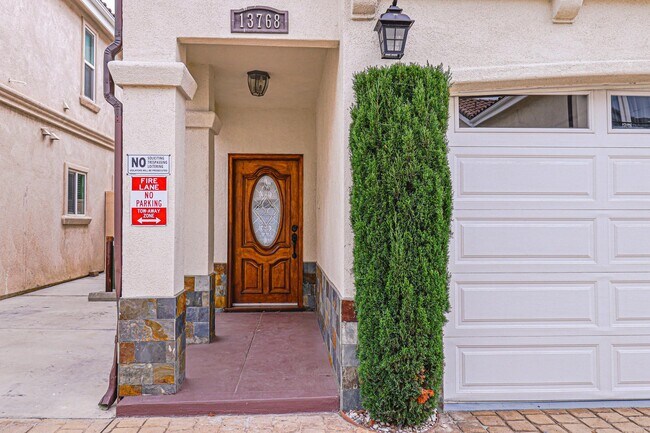 Building Photo - 13766 Cordary Ave