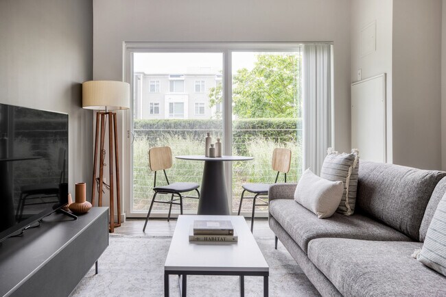 Building Photo - 240 Sidney St