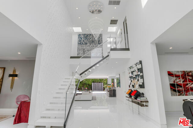 Foto del edificio - 511 N Rexford Dr