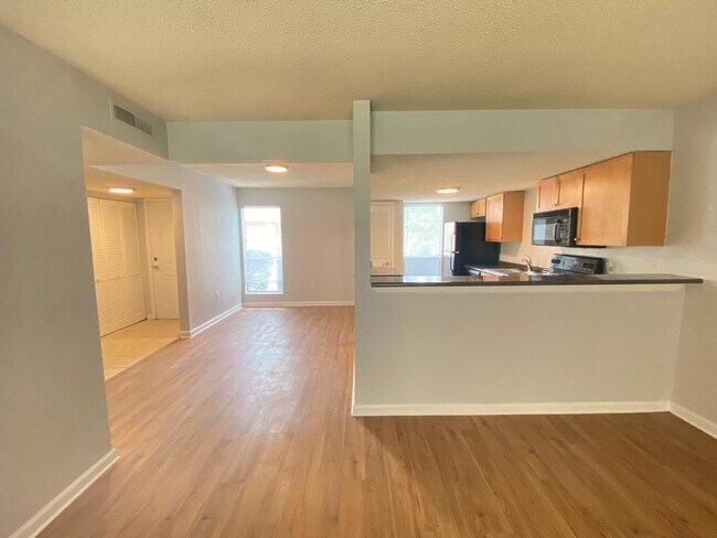 Foto del edificio - 1810 NW 23rd Blvd