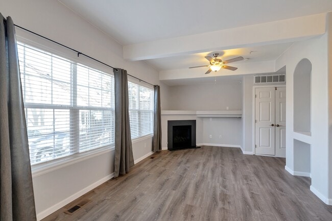 Photo - Stunning 2 Bedroom 2 Bathroom condo In Aurora with a garage!