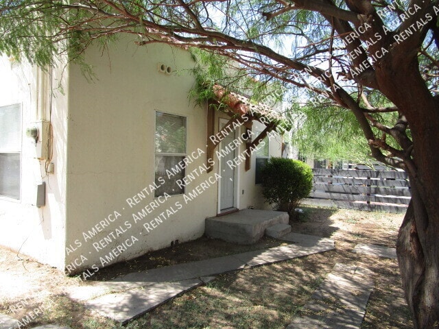 Building Photo - 713 N 9th St