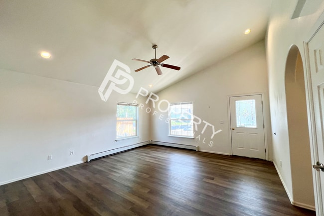 Building Photo - Single Family Home in Rifle For Rent