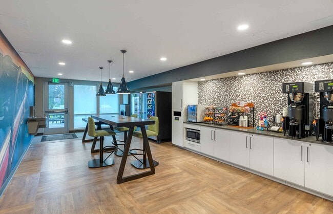 Building Photo - Furnished Studio-Phoenix - Chandler - Airport
