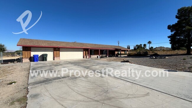 Building Photo - 4 Bed, 3 Bath Apple Valley Home with Pool!!!