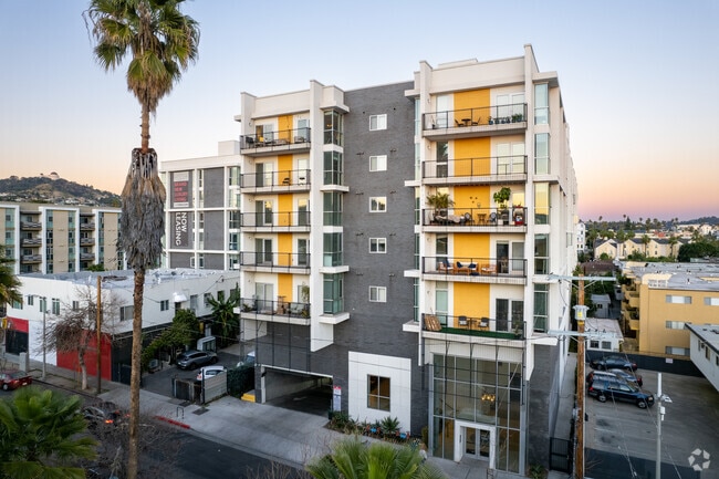 The 5550 - 5550 Hollywood