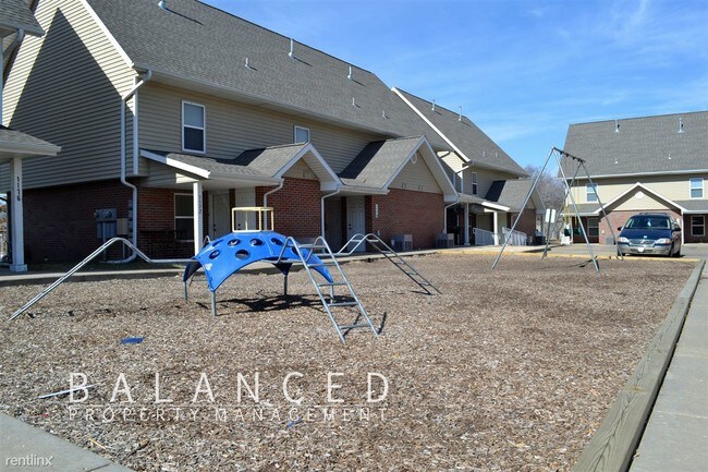 Foto del edificio - 3 br, 1.5 bath Townhome - 1178 SW Buchanan St