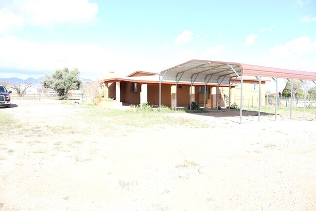 Building Photo - Spacious