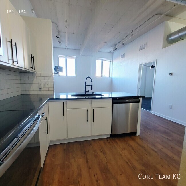 Foto del edificio - 320 W 7th St