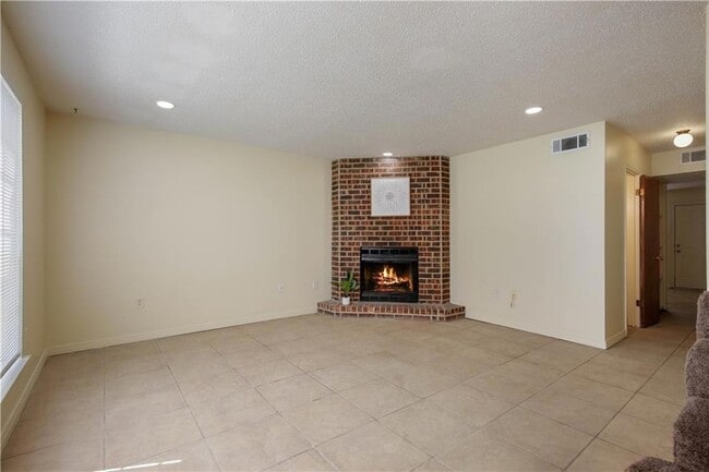 Building Photo - 1526 Richmond Dr