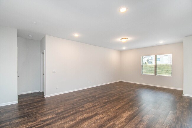 Building Photo - 2000 Sercy Dr