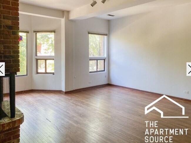 Building Photo - 877 W Lill Ave