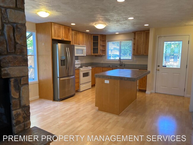 Building Photo - 3 br, 2 bath House - 526 N Danebo