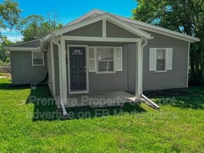 Building Photo - 807 S Savage St