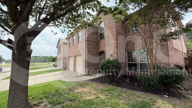 Foto del edificio - 2208 Lanshire Dr