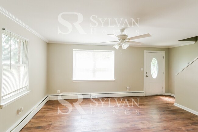 Building Photo - Cute, cozy and comfortable