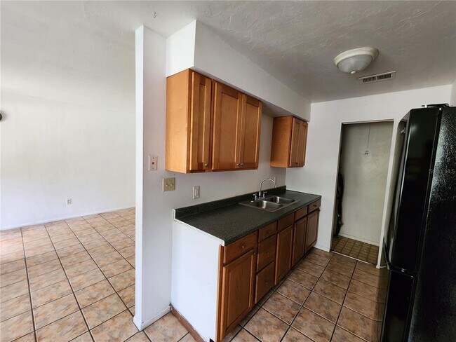 Building Photo - 828 SW 63rd Terrace
