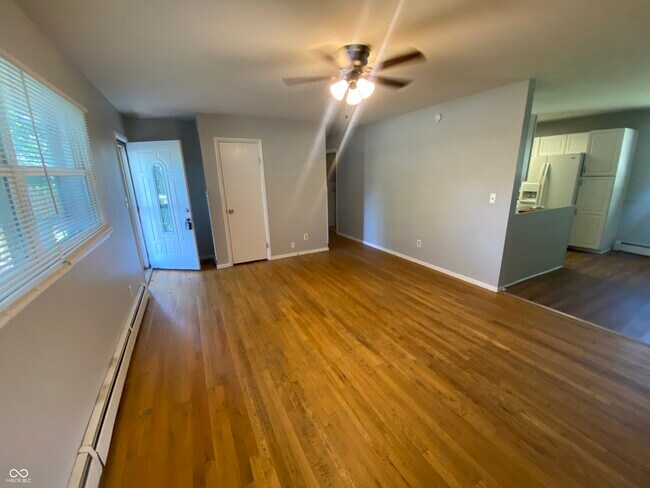 Foto del edificio - 8044 Beechwood Ave