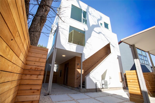 Building Photo - 3512 Mt Vernon St